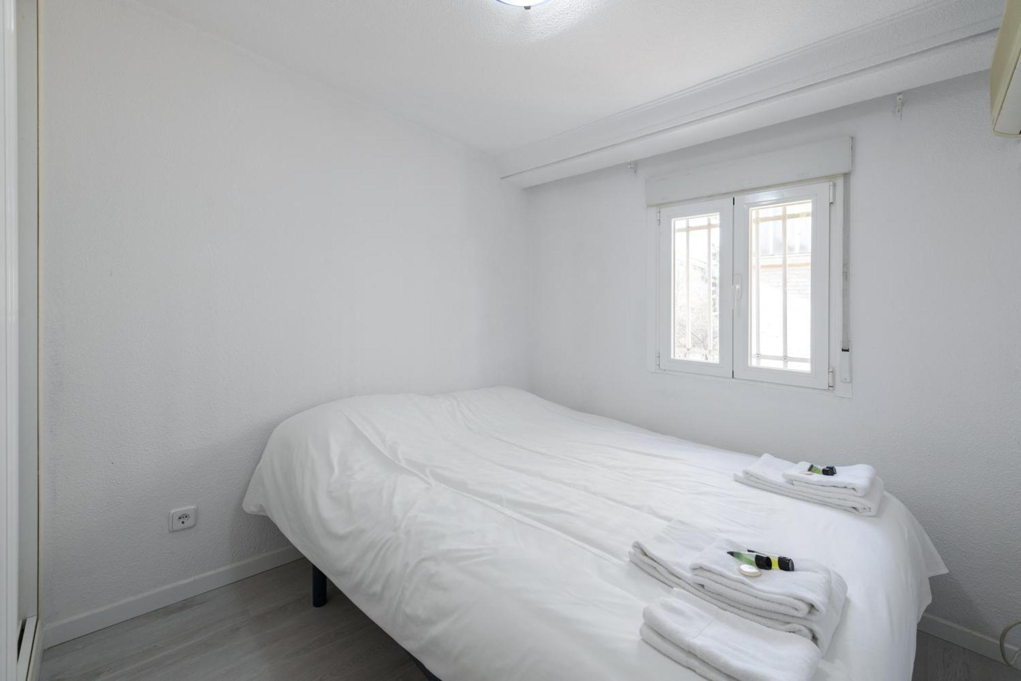 Sabadell Calle, Casa Familiar De 3 Dormitorios Con Terraza Junto Metro Fuencarral Madrid Bagian luar foto